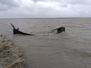 বঙ্গপোসাগরে ট্রলার ডুবির ৬দিনেও উদ্ধার হয়নি ভোলার চরফ্যাশন সাত জেলে