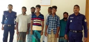 লালমোহনে ওয়ারেন্টের ৬ আসামী গ্রেফতার