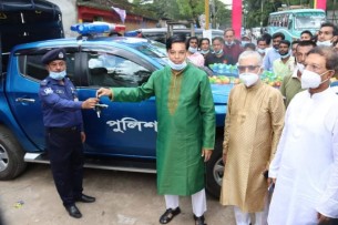 শশীভূষন থানায় নতুন পুলিশ ভ্যান  হস্তান্তর