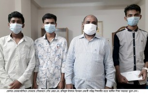 বোরহানউদ্দিনে ৩ মেধাবী দরিদ্র শিক্ষার্থীর লেখা-পড়ার দায়িত্ব নিলেন পৌর মেয়র