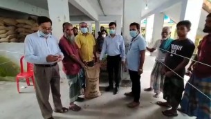 মনপুরায় সাড়ে ৫ হাজার জেলের মাঝে প্রণোদনার ১০৯ টন চাল বিতরণ