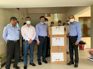 করোনা ভাইরাস প্রতিরোধে ভোলার প্রশাসনকে স্বাস্থ্য সুরক্ষা সামগ্রী উপহার দিলেন বিদ্যুৎ জ্বালানি ও খনিজ সম্পদ সচিব