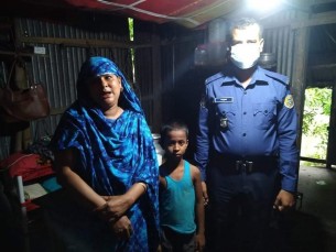 লালমোহনে পুলিশের তৎপরতায় স্বজনদের ফিরে পেল হারিয়ে যাওয়া শিশু কাওসার