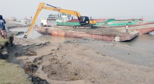 তজুমদ্দিনে অবৈধভাবে নদীর তীরের মাটি কাঁটায় ১ লক্ষ টাকা জরিমানা