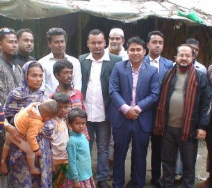 দৌলতখানে প্রতিবন্ধী পরিবারকে ঘর উপহার দিলেন ইউএনও