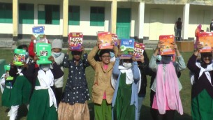 ভোলায় স্বাস্থ্যবিধি মেনে নতুন বই বিতরণ শুরু