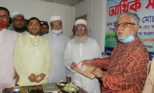 চরফ্যাশনে অবসর শিক্ষকদের জমিয়তের সহায়তা