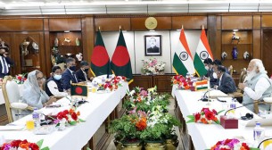 প্রধানমন্ত্রী ও মোদীর দ্বিপাক্ষিক আলোচনা