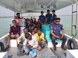 ভোলায় নিষেধাজ্ঞা অমান্য করে নদীতে  মাছ ধরায় ১৪ জেলের জরিমানা