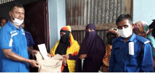ভোলায় লটারীর মাধ্যমে নারীদের  ভিজিডি চাল বিতরণ