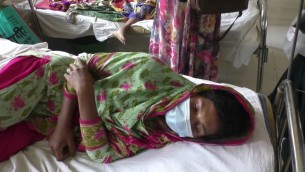 মনপুরায় মাদ্রাসার ছাত্রীকে বাড়ি থেকে তুলে নিতে হামলা