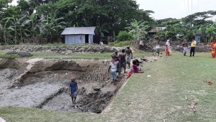 চরফ্যাশনে আদালতের নির্দেশ অমান্য করে বাড়ি নির্মাণ