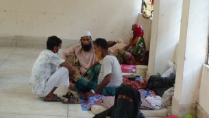 দৌলতখানে ডায়রিয়ার প্রাদুর্ভাব শয্যা সংকটে মেঝেতেই চলছে চিকিৎসাসেবা