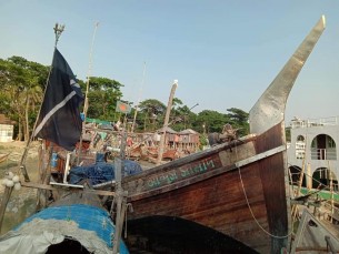 দৌলতখানে তিন ফিশিংবোট মালিককে জরিমানা