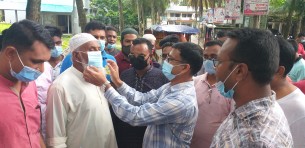 তজুমদ্দিনে যুবলীগের উদ্দ্যোগে মাস্ক ও সাবান বিতরণ