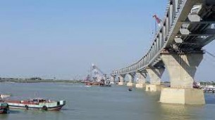 পদ্মা সেতু রেলপথ : স্ল্যাব বসানো শেষ, রেললাইনের কাজ শুরু