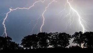 লালমোহনে বজ্রপাতে গৃহবধু নিহত, আহত এক কৃষক