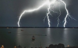 সারাদেশে বজ্রপাতে একদিনে ২১ জনের মৃত্যু