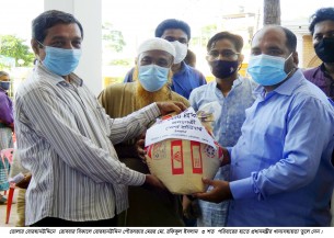 বোরহানউদ্দিনে ৩ শত শ্রমিকদের মাঝে প্রধানমন্ত্রীর উপহার বিতরণ