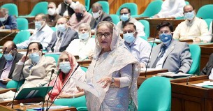 শত বাধা অতিক্রম করে এগিয়ে যাচ্ছে বাংলাদেশ