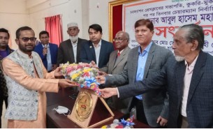চরফ্যাশন প্রেসক্লাবের সভাপতি হাসেম মহাজনকে সংবর্ধনা