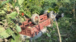তজুমদ্দিনে বেপরোয়া চলছে অনুমোদনহীন ট্রাক লড়ি : বাড়ছে দুর্ঘটনা দেখার কেউ  নেই