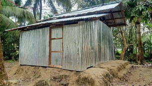 চরফ্যাশনে ঘর উত্তোলন করে জমি দখলের অভিযোগ
