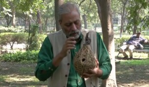 আড়াই লাখ পাখির নীড় বানিয়ে নজর কেড়েছেন রাকেশ ক্ষত্রী