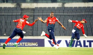 নারিন ফেরার পর কুমিল্লাকে চেপে ধরেছে বরিশাল