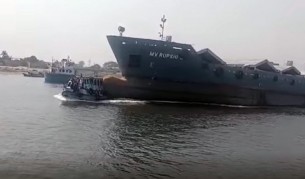 শীতলক্ষ্যায় লঞ্চডুবি, ঘাতক জাহাজ আটক
