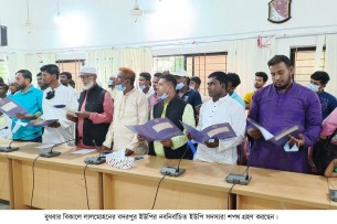 লালমোহনে নবনির্বাচিত ইউপি সদস্যদের শপথ গ্রহণ