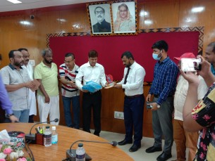 ভোলায় প্রাইম ব্যাংক জাতীয় স্কুল ক্রিকেট টুর্নামেন্টের বিজয়ীদের মাঝে পুরস্কার বিতরণ