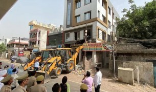 মুসলমানদের বাড়িঘর ভেঙ্গে দেওয়ার বিরোধিতায় সরব সাবেক বিচারপতিরা
