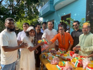 ভোলায় ঈদে অসহায়দের মাঝে কাঞ্চন ফাতেমা ফাউন্ডেশনের খাদ্য সামগ্রী বিতরণ