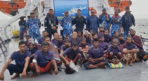 সাগরে ঝড়ের কবলে পড়ে চরফ্যাশনের নিখোঁজ ১৩ জেলে বাড়ি ফিরেছেন