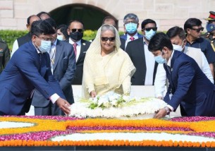 মহাত্মা গান্ধীর প্রতি গভীর শ্রদ্ধা নিবেদন করেছেন প্রধানমন্ত্রী