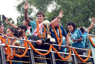ঢাকায় বীরোচিত সংবর্ধনা পেল সাফ জয়ী নারী ফুটবল দল