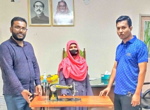 লালমোহনে উপার্জনের সম্বল পেয়ে  নাহারের মুখে হাসির ঝিলিক