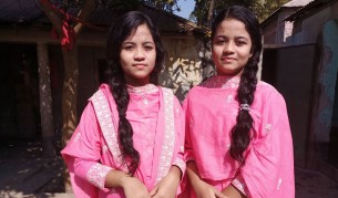 টিউশনি করে ‘এ প্লাস’ পেলেন যমজ বোন