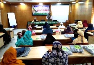 লালমোহনে ৪০ কৃষাণীকে  নিরাপদ খাবার প্রস্তুতকরণ  বিষয়ক প্রশিক্ষণ