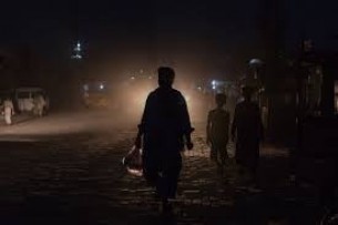পাকিস্তানে ২২ কোটি লোক অন্ধকারে
