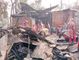 দৌলতখানে আগুনে ৪টি ঘর ভস্মিভূত