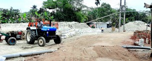 ভোলার আবাসিক এলাকায় বালুর ব্যবসা, স্বাস্থ্য ঝুঁকিতে এলাকাবাসী ও শিক্ষার্থীরা