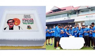 কেক কেটে বঙ্গবন্ধুর জন্মদিন উদযাপন করলো বাংলাদেশ ক্রিকেট দল