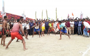 ভোলার মেঘনা নদীর তীরে ব্যাতিক্রমী জেলে উৎসবে মানুষের ঢল