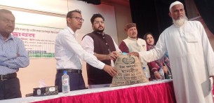 নওগাঁয় ক্ষুদ্র ও প্রান্তিক কৃষকদের মাঝে প্রণোদনার সার ও বীজ বিতরণ