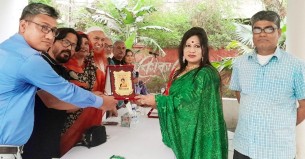 মুন্সীগঞ্জ সাহিত্য পরিষদ সম্মাননা পেলেন নুরুন্নাহার মুন্নি