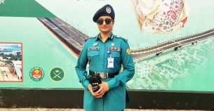 এক হারিকেনের আলোয় ৬ ভাইবোন লেখাপড়া করেছি