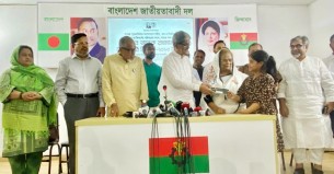 তত্ত্বাবধায়ক সরকারের অধীনে নির্বাচন দিতে হবে: ফখরুল