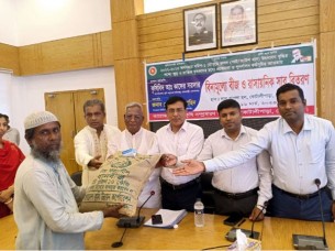 গোপালগঞ্জে ২৮ হাজার প্রান্তিক কৃষক পেল প্রণোদনা ও পুনর্বাসনের বীজ-সার